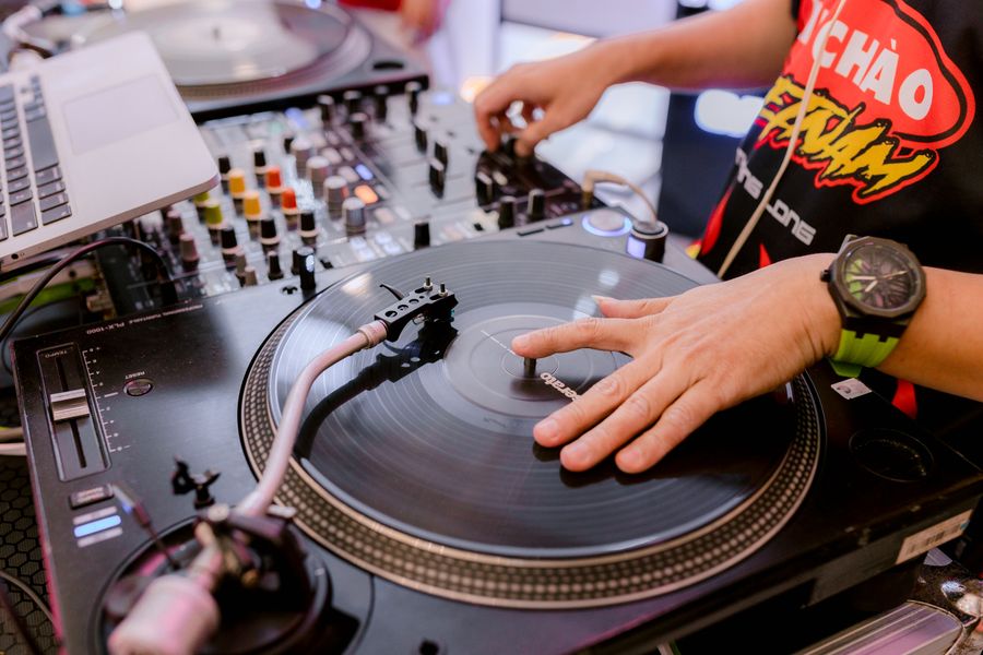 DJ Dennes Alegria